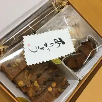 Snapdishの料理写真:今年のバレンタインは生チョコに
ブラウニー、それにスノーボールの三点セット！😊|まなさん