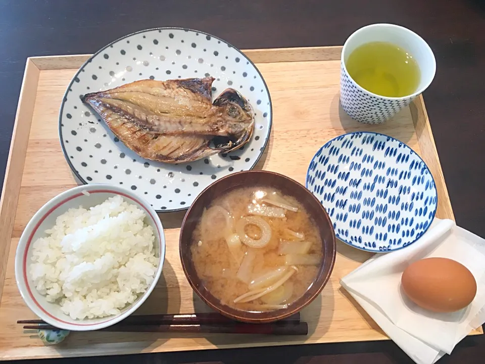 朝ごはん
アジの開き＆卵かけご飯定食|モトミさん