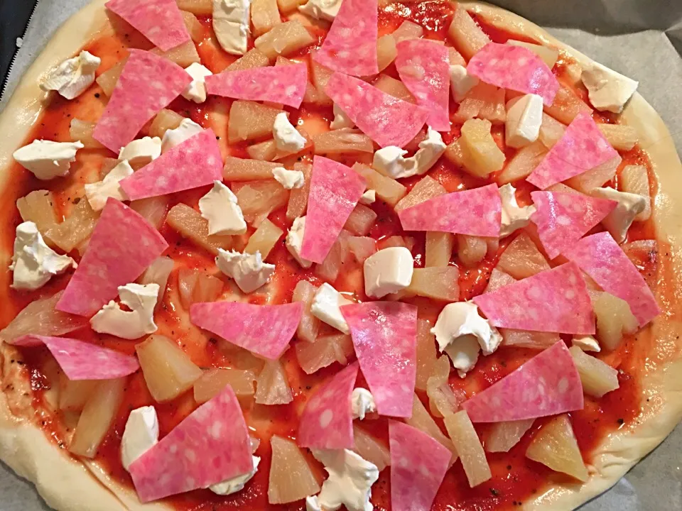 Own version Hawaiian pizza with cream chesse on the top#cinema marathon snacks|Babyluv Cabrera Ocampoさん