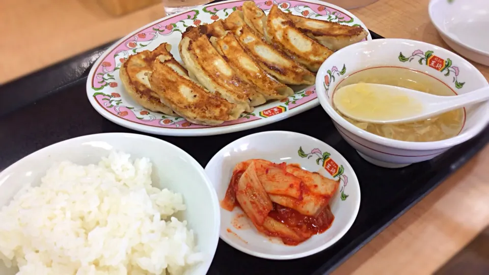 餃子の王将さんの餃子定食😋両面焼き❣️|アライさんさん