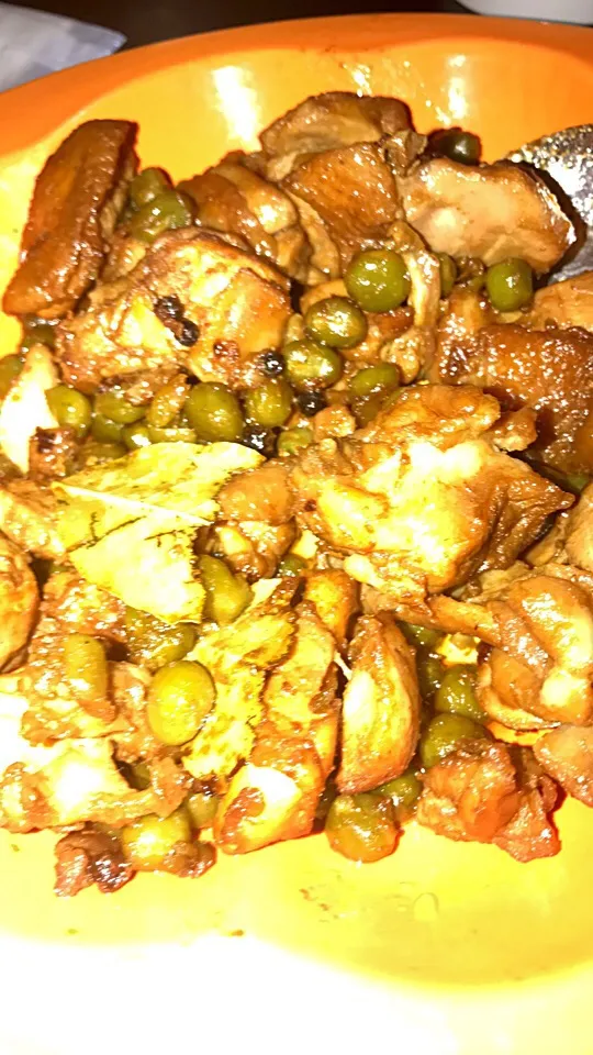 Chicken Adobo w/ Green Peas|Sally Plandoさん