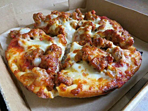 Personal Pan #Pizza  for #Lunch from Kevin's Deli
 #Pork #Main dish #Box lunch/Deli (•ө•)♡|Alisha GodsglamGirl Matthewsさん