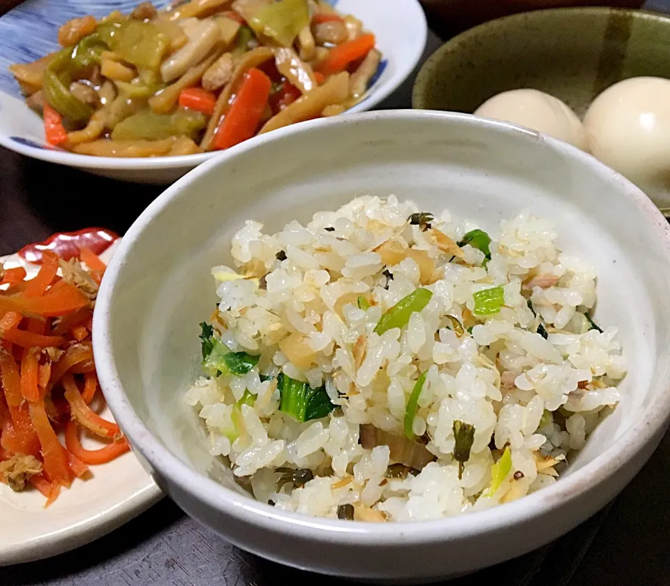 晩ごはん  鯖ご飯🐟  煮たまご🥚 ツナ人参🥕  なめこと小松菜の味噌汁sp|ぽんたさん