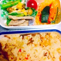 お弁当♡カボチャの煮物、アスパラとしめじ炒め、鮭、塩豚|なっぱみかんさん