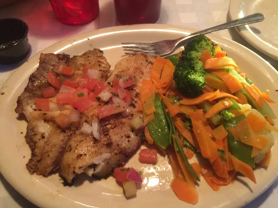 Grilled Talapia w/steamed vegetables|Richard Thompsonさん