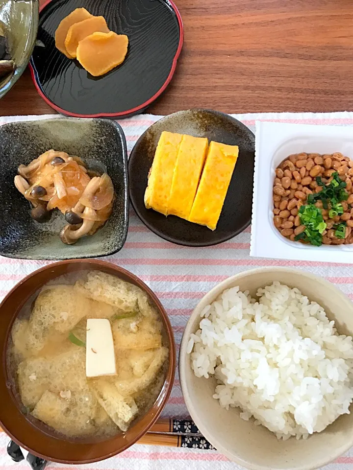 Snapdishの料理写真:休日朝ご飯
#白米
#豆腐とあげのお味噌汁
#卵焼き
#納豆
#カジキのキノコあんかけ
#ナスの煮浸し
#たくあん|ATSUMIさん