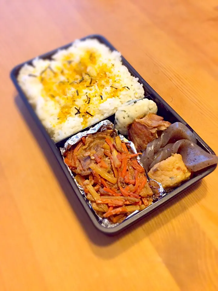 Snapdishの料理写真:牛肉のきんぴら炒め弁当|meyou..さん