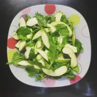 Snapdishの料理写真:Apple and arugula salad|khaledさん