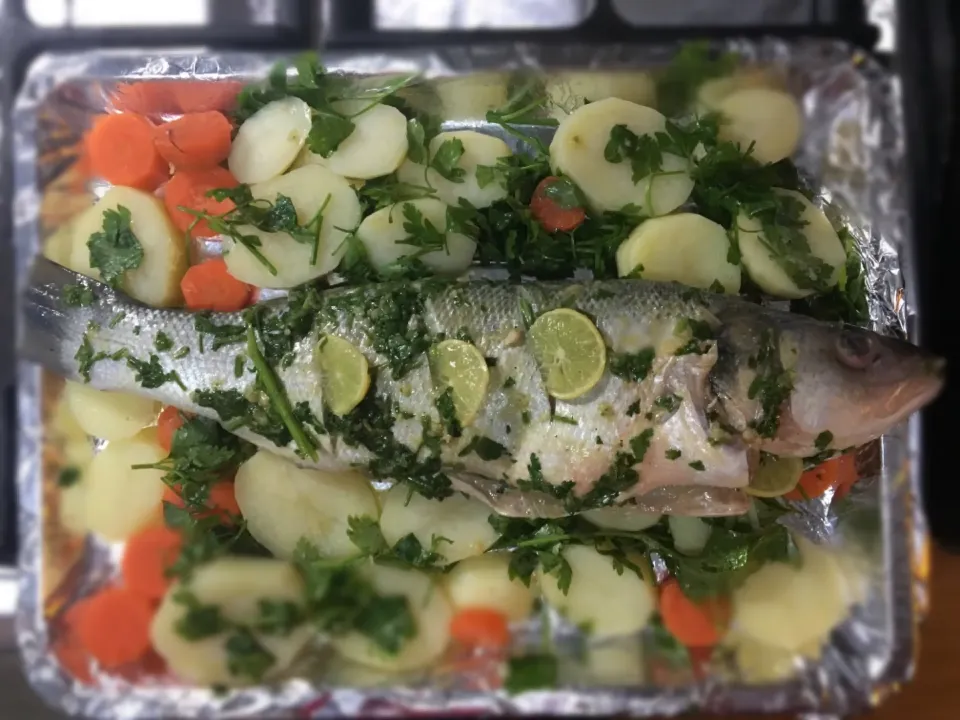 #seafood #seabass #bass #fish #oven #oil #potatoes #potato #carrots #parsley
#dish #plate #kido|khaledさん