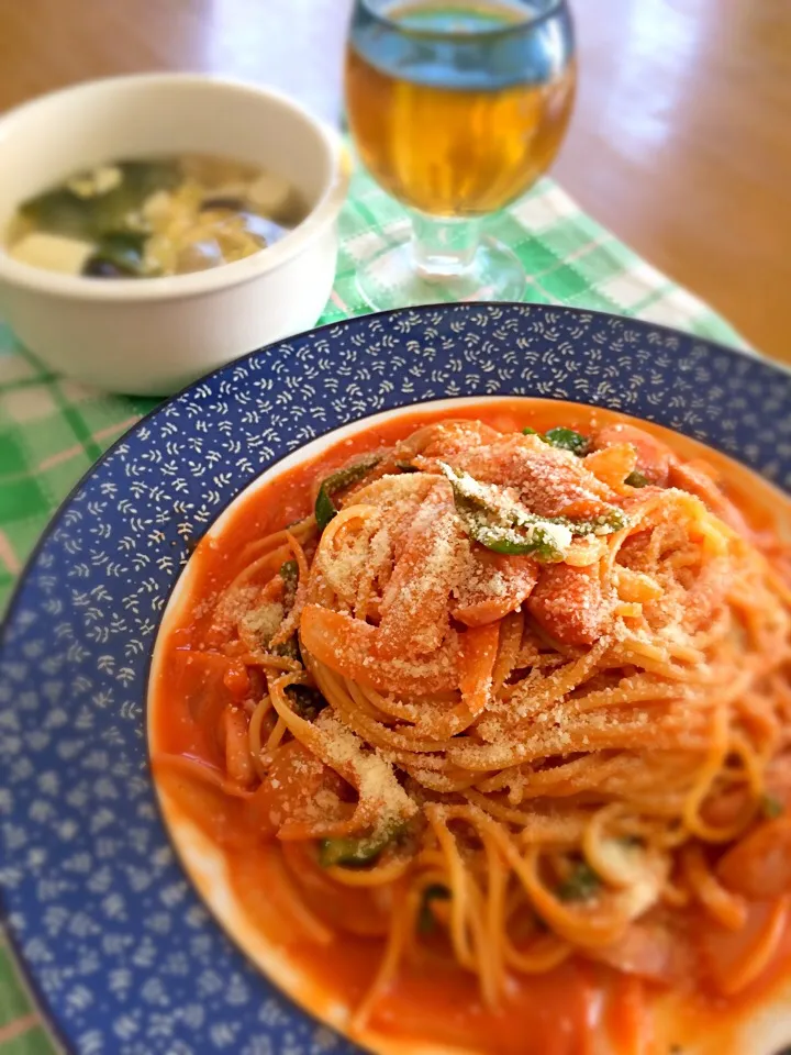 わたくしランチ🎶
ナポリタン
チンゲン菜とお豆腐の玉子スープ
昼からビール🍺|BooBooさん