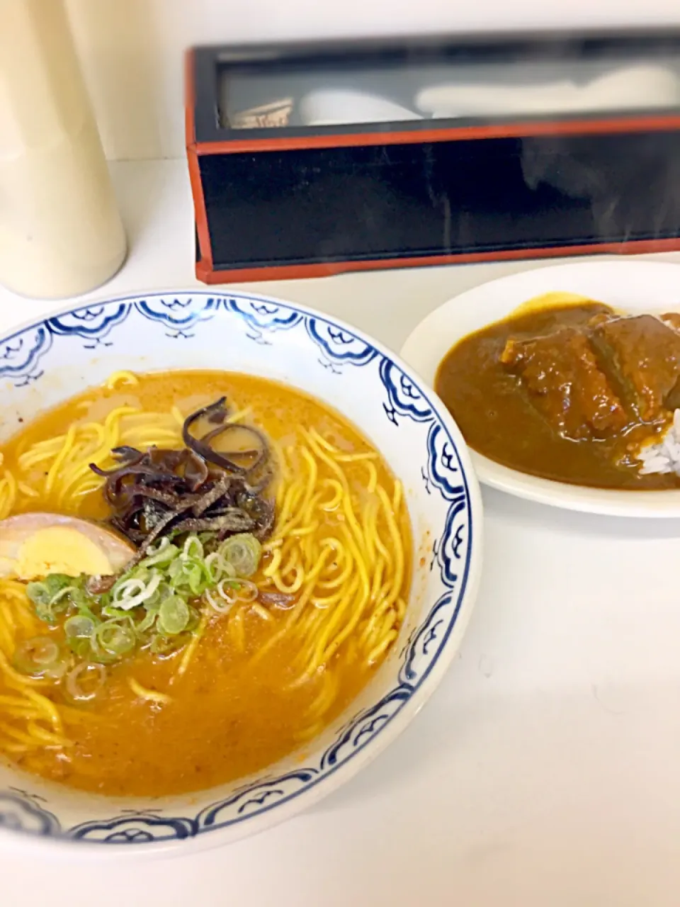 豚骨ラーメンと豚勝カレーセット|kenshiさん