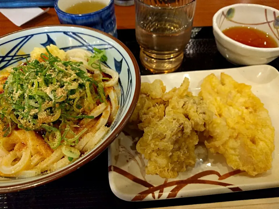 Snapdishの料理写真:釜玉(並)と舞茸、れんこん天 丸亀製麺
 #釜玉 #天麩羅 #舞茸|sakumaさん