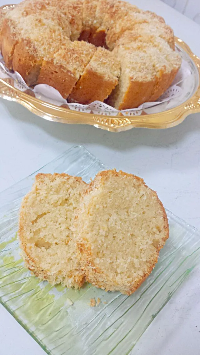 moist coconut bundt  cake|Sofie's Kitchenさん