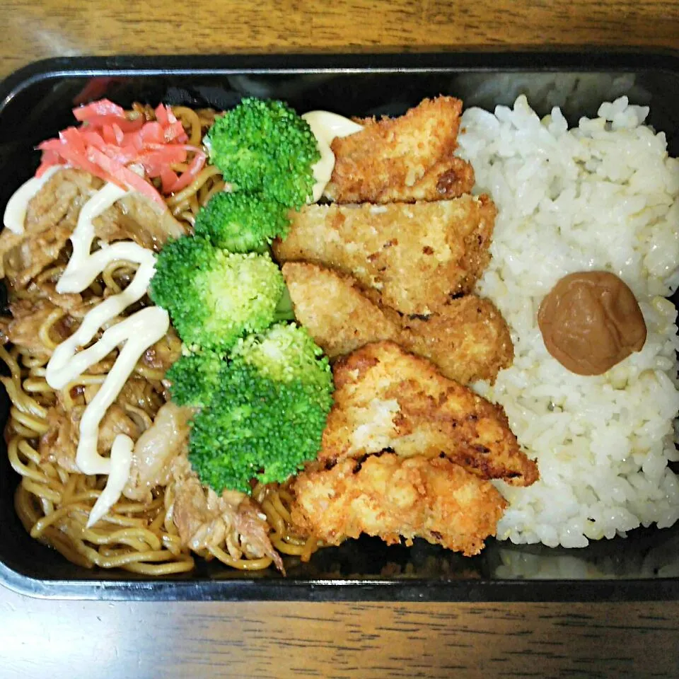 旦那夜勤弁当🍱
   焼きそば、チキンかつ|miimiさん