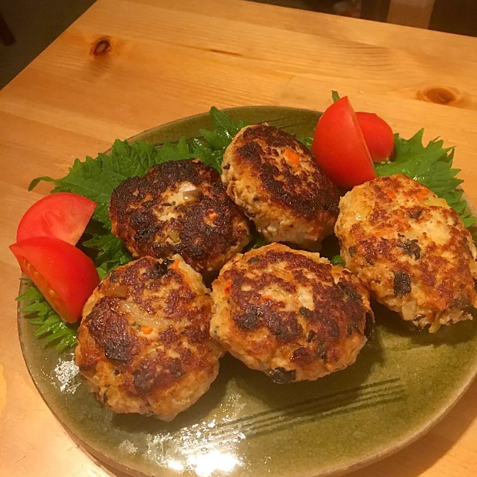 Snapdishの料理写真:咲きちゃんさんの料理 えきしおと高野豆腐でむっちりハンバーグ|ba.a.ba_キッチンさん