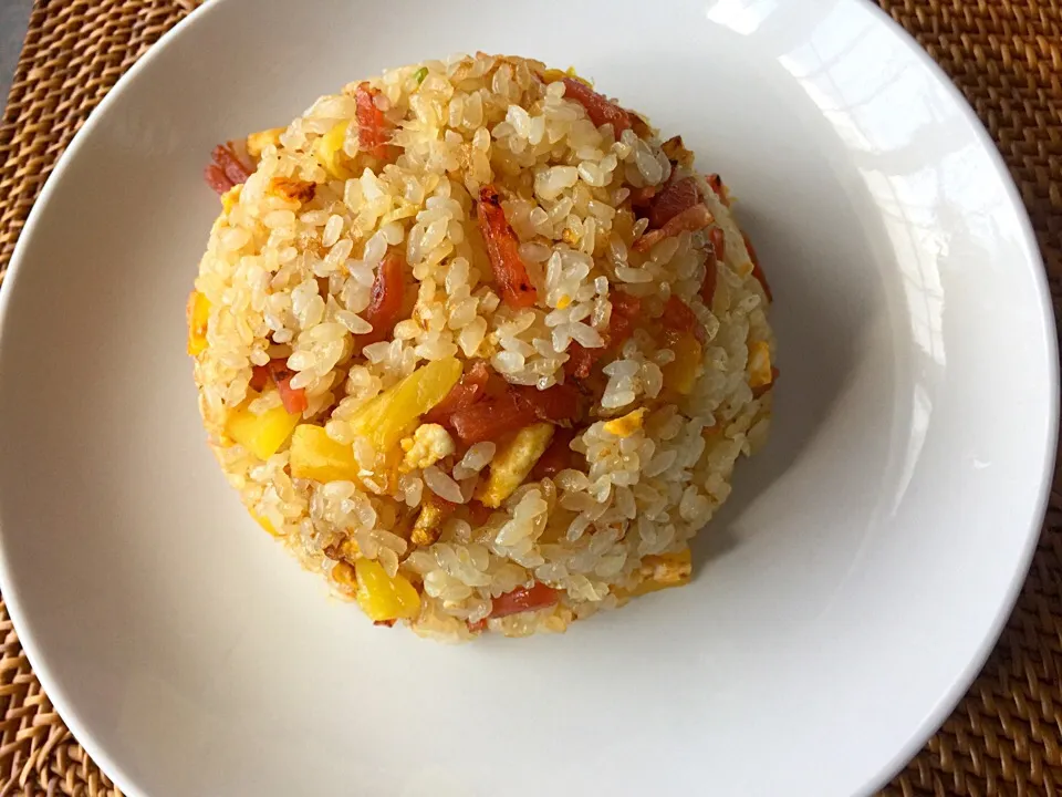 Pineapple fried rice|Leslie Shikeさん