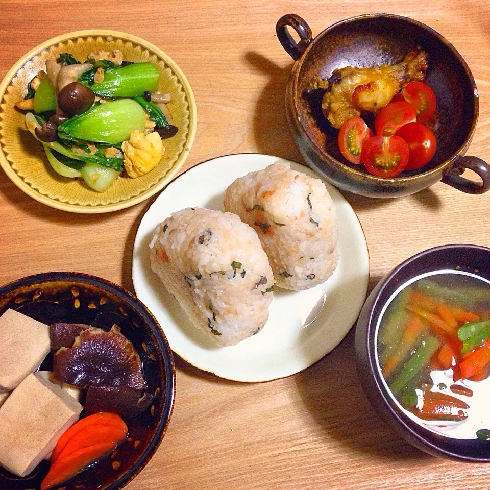 子持ちカレイのほぐし身おにぎり／高野豆腐／インゲンと人参の味噌汁／青梗菜と卵ときのこのオイスター炒め／タンドリーチキン|mogwaiさん