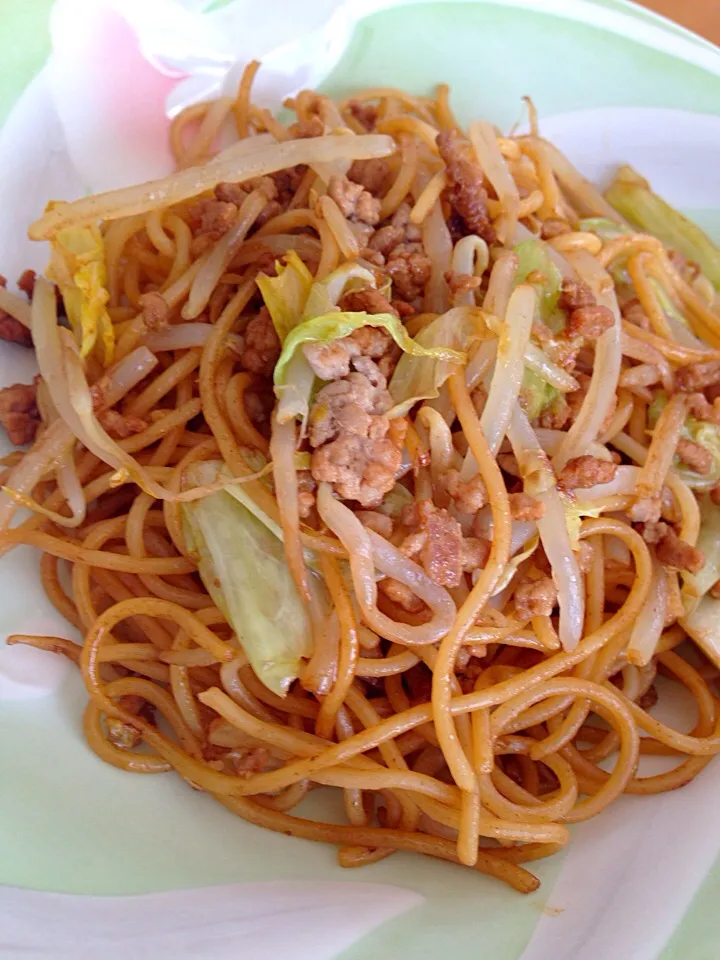 Snapdishの料理写真:２月２７日
ソース焼きそば風スパゲティ🍝|Yu Yu mamaさん