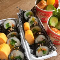 Snapdishの料理写真:キンパ弁当（菜の花、カニカマ、人参、たくあん）(`✪︎ω✪︎´)|☆*:.｡. はちユミcafé .｡.:*☆さん