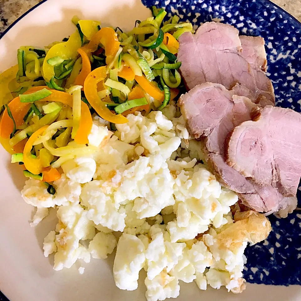 Scrambled egg white, vegetables and boiled pork butt.|Nanaさん