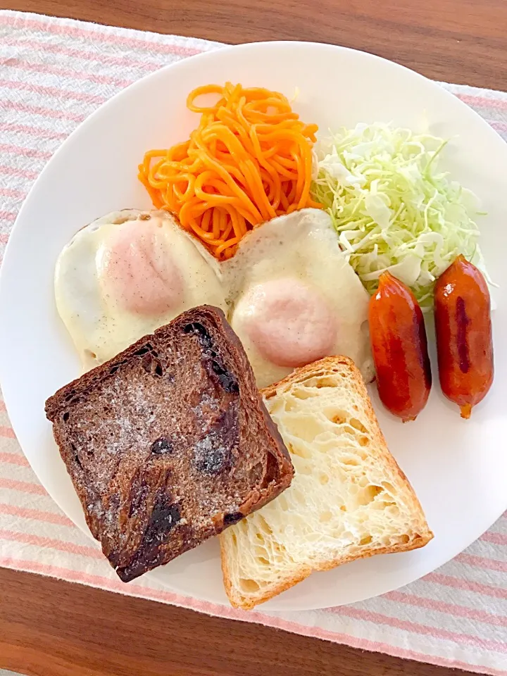 洋食朝ご飯
#グランマーブル
#目玉焼き
#ウィンナー
#パスタ|ATSUMIさん