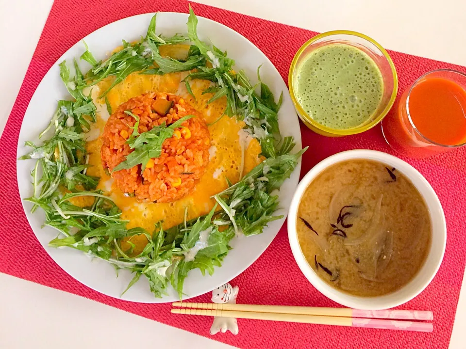 幸せ朝ごはん出来たよ〜〜( ◠‿◠ )
オムライス逆バージョン（笑）
水菜散らして、サラダオムライス召し上がれ（╹◡╹）🤗💖|はみちゃんさん