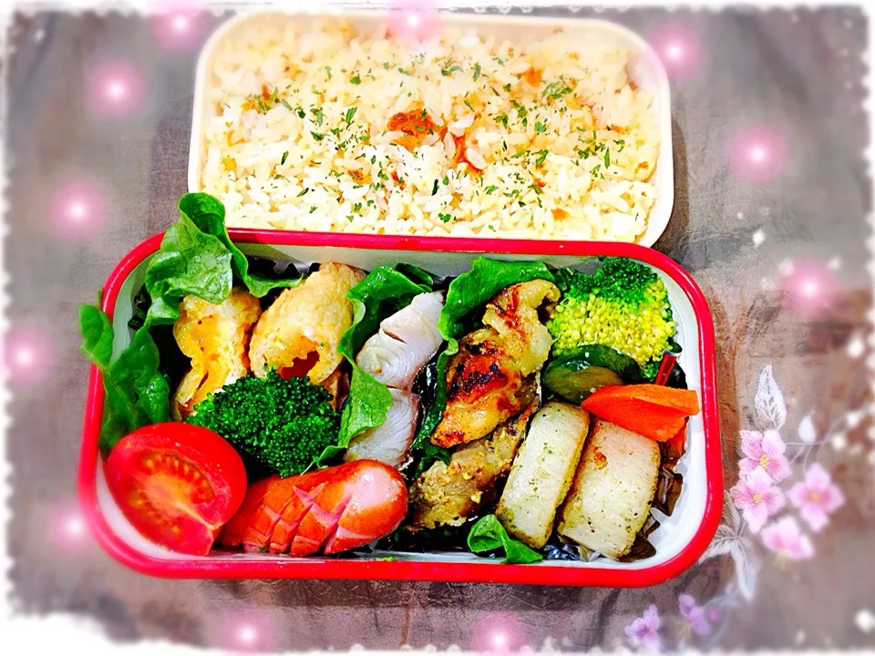 Snapdishの料理写真:娘のお弁当。銀鱈、タンドリーチキン、うに飯、卵巾着煮、ウインナー。|泡子さんさん