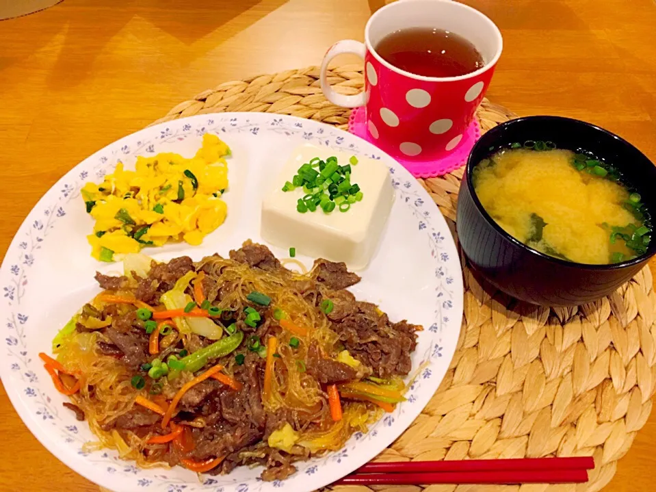 ＊牛肉と春雨の中華風
＊ニラ玉
＊冷奴
＊じゃがいもとワカメのお味噌汁|ちいごはん◡̈♥︎さん