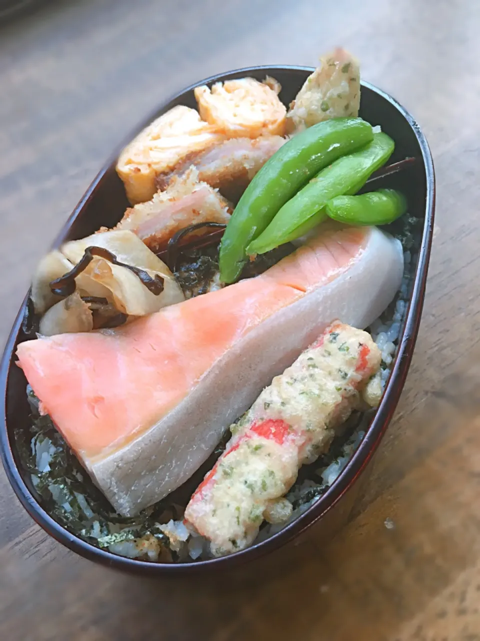 今日のお弁当
・シャケのり弁
・カニカマ、チーズちくわ
    磯辺揚げ
・小蕪の昆布漬け|akiさん