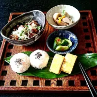 牛肉のおろし和えと里芋の煮物にだし巻き玉子で和のプレートランチ🎶