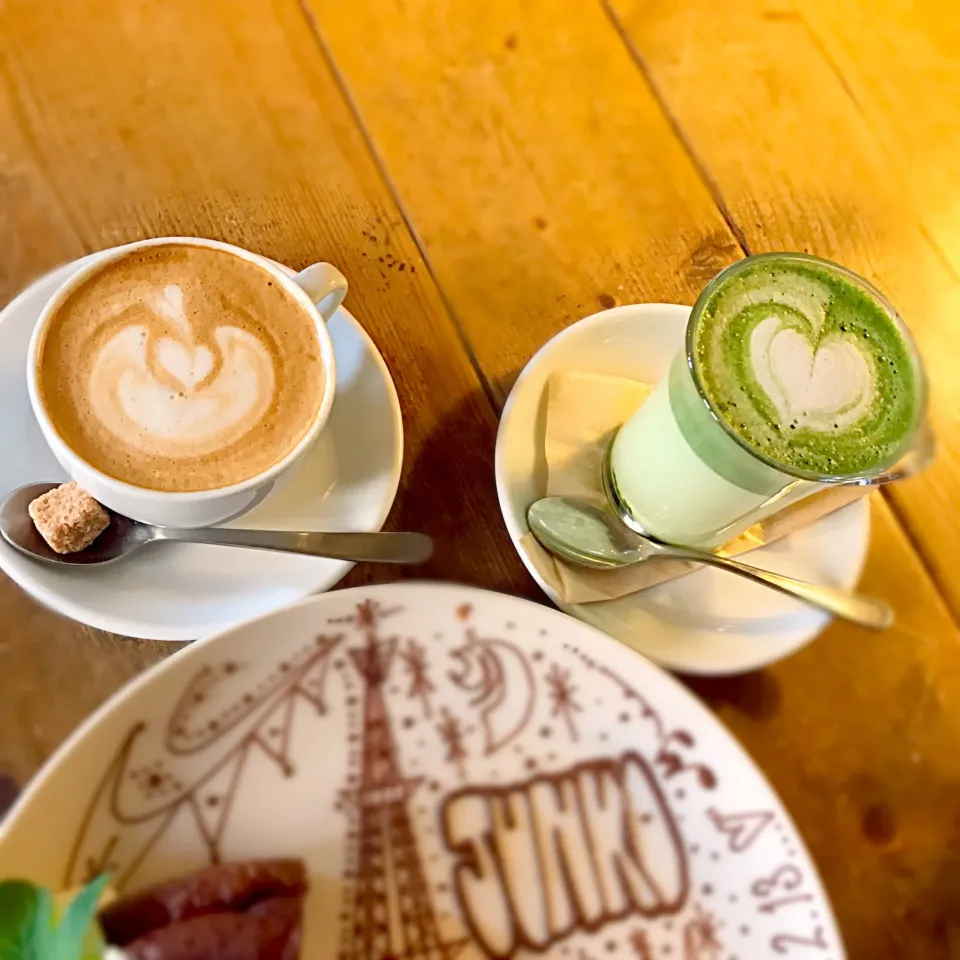 抹茶ラテ&カフェラテ😋|ジヨ美さん