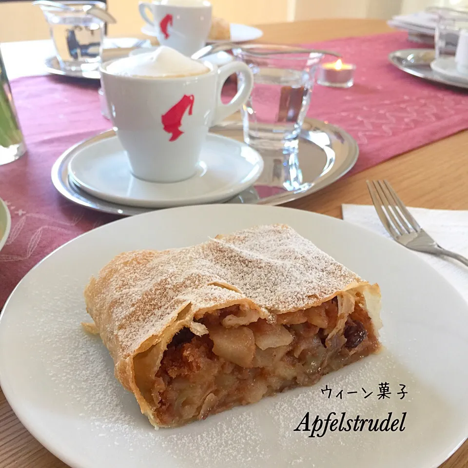 😋ウィーン菓子🌷Apfelstrudel🍴|moyukitaさん