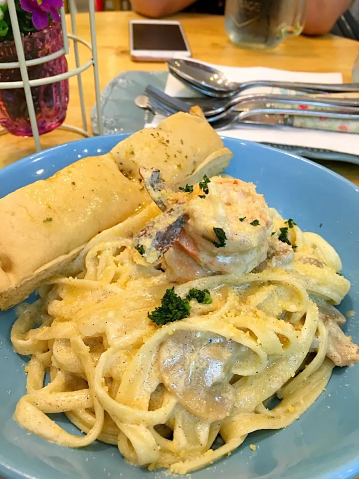 Shrimp in cream sauce pasta|Jillieさん