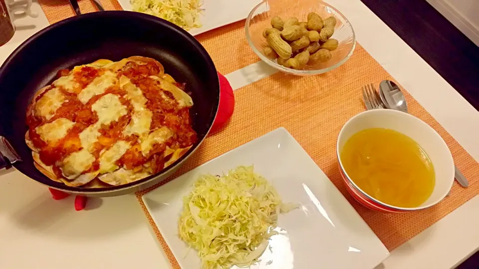 今日の夕食　餃子の皮のラザニア、コールスロー、玉ねぎコンソメスープ|pinknari🐰🌈さん