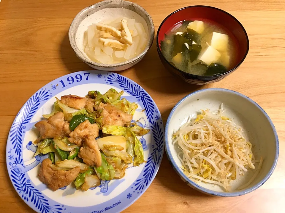 Snapdishの料理写真:胸肉の塩麹炒め⭐もやしポン酢⭐大根とお揚の煮浸し⭐お味噌汁|ほなさん