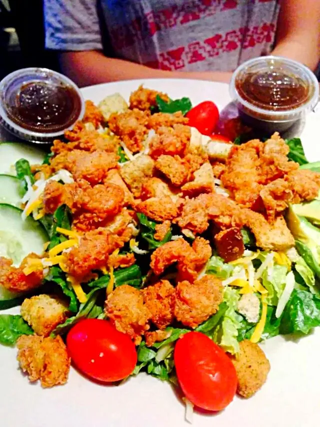 Fried Shrimp Salad at Willie's Restaraunt & Bar in Baton Rouge Louisiana (•ө•)♡ 

 #Salad #Seafood #Main dish|Alisha GodsglamGirl Matthewsさん