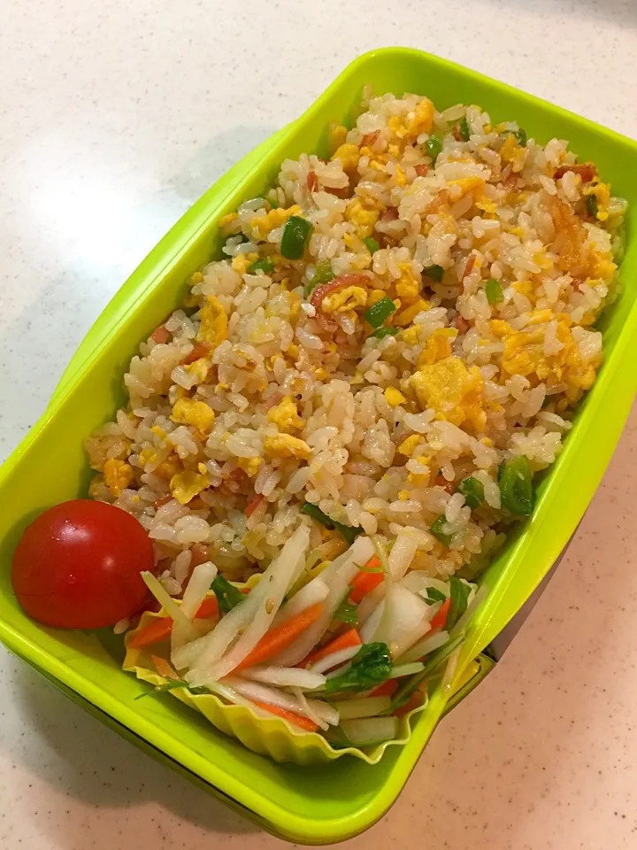 2017.3.1 中１男子チャーハン弁当(＊ﾉ>∇<)ﾉ♡お兄さんは期末試験でお弁当無し
#中１男子弁当 #弁当 #チャーハン#炒飯 #炒飯弁当|mari-pさん