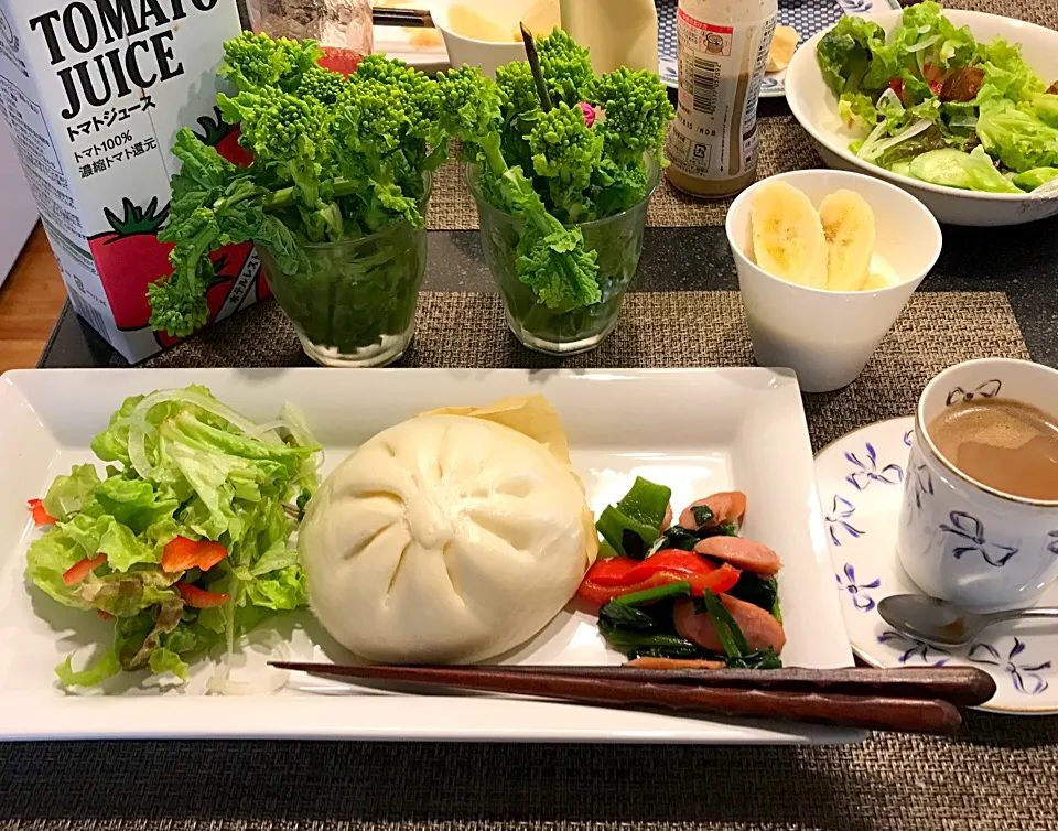 朝から肉まんでご飯🍚|シュトママさん