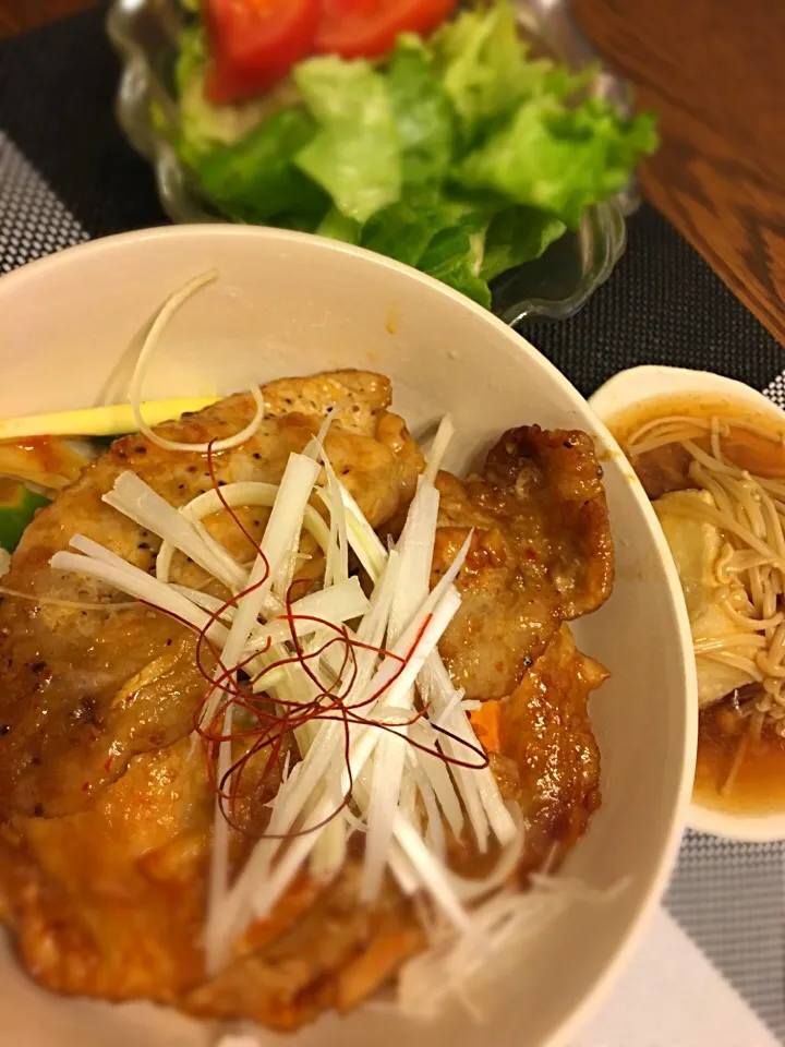 Snapdishの料理写真:豚肉のピリ辛味噌焼き丼|yukarinさん