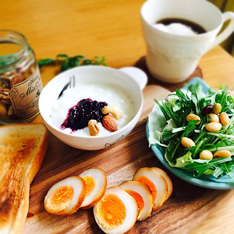 Snapdishの料理写真:朝ごはん ソース味玉←ソース焼きそばの粉末だけで味付け😛|むぎこさん