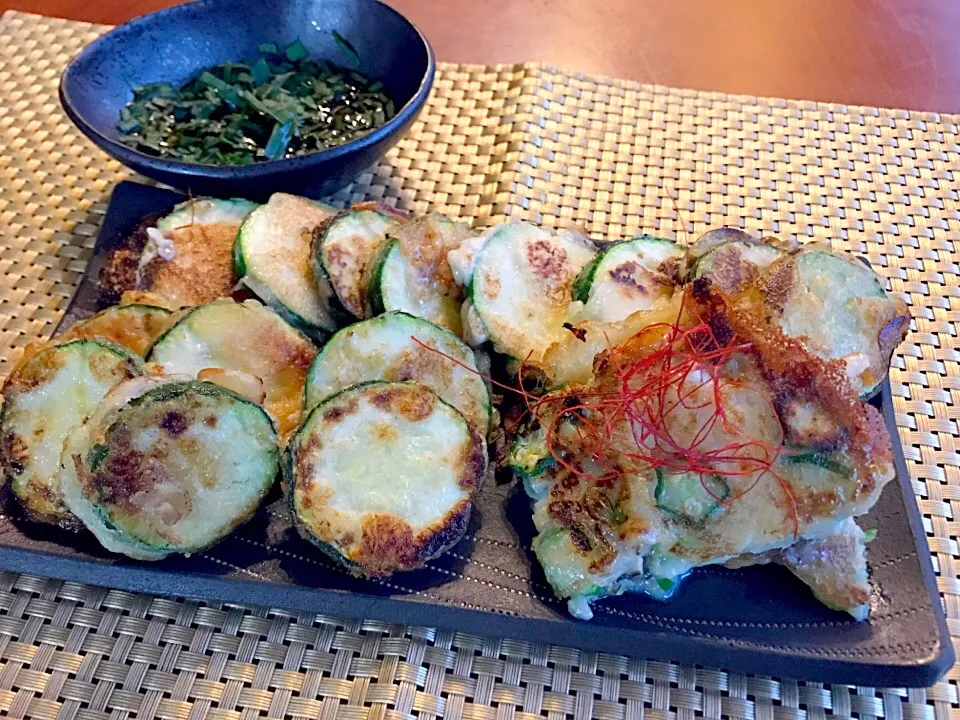 echo1188's Zucchini piccata Korea Style🇰🇷호박전･Mikaさんのﾎﾊﾞｸｼﾞｮﾝ🎃 찌짐🔥buchimgae (Korean pancake)🇰🇷牡蠣ﾁﾁﾞﾐ|🌈Ami🍻さん