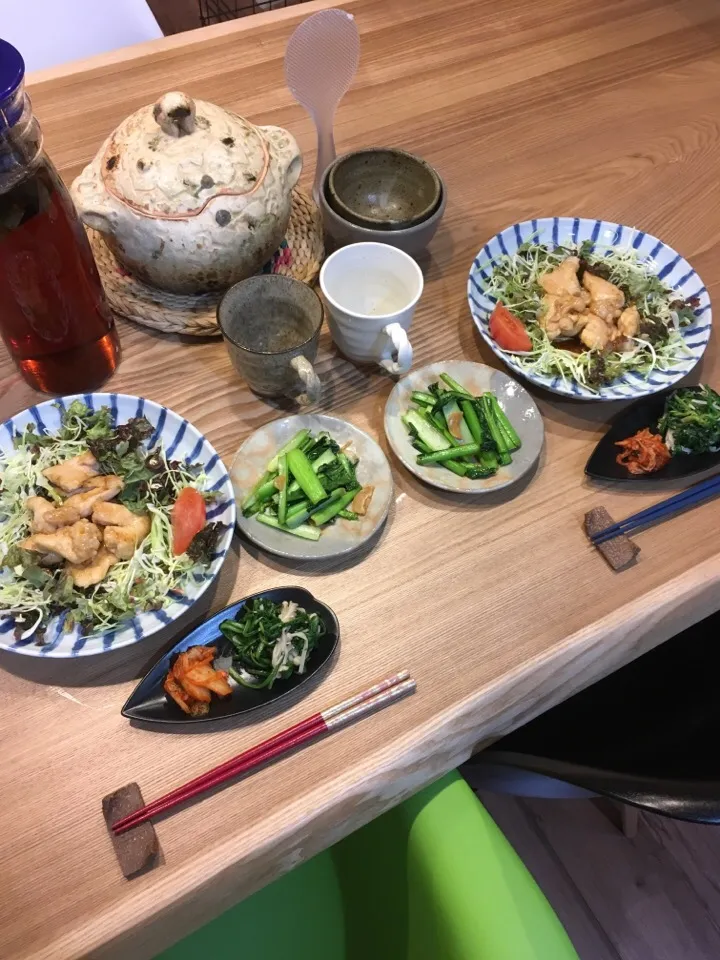 今夜のん♪
＊鶏胸肉の甘辛
＊青菜炒め
＊菊菜とえのきの胡麻和え
＊キムチ|Momo Hanaさん