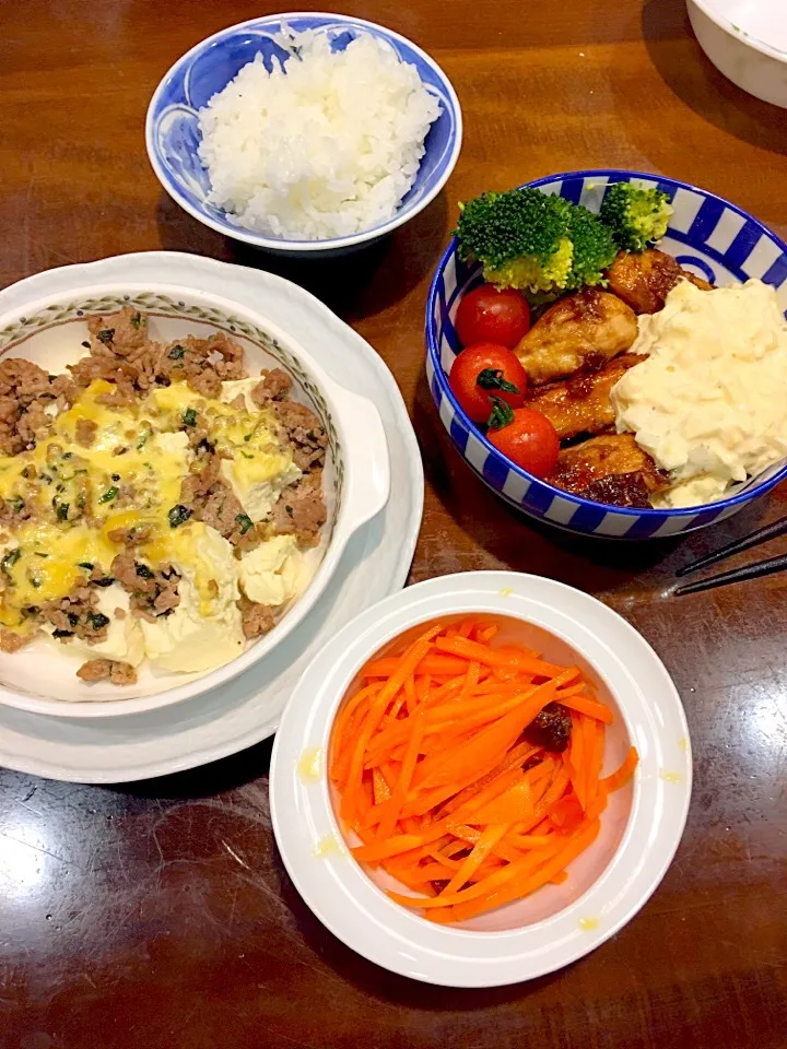 チキン南蛮と豆腐の肉みそグラタンとにんじんのサラダ|yukoさん