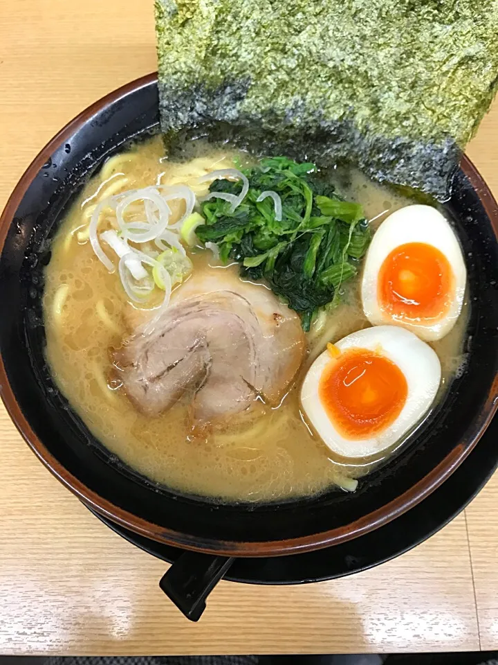 Snapdishの料理写真:豚骨醤油味玉ラーメン|山内博之さん