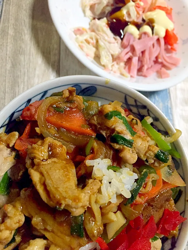 肉野菜のカレー丼。新しい。|shenhuaさん