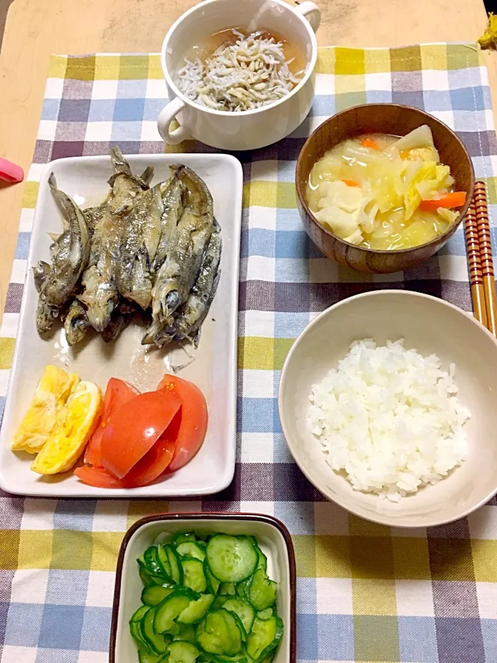 メヒカリ焼き

大根おろし

トマト🍅キュウリ塩もみ🥒

卵焼き

キャベツ＆人参🥕味噌汁|みなと未来★さん