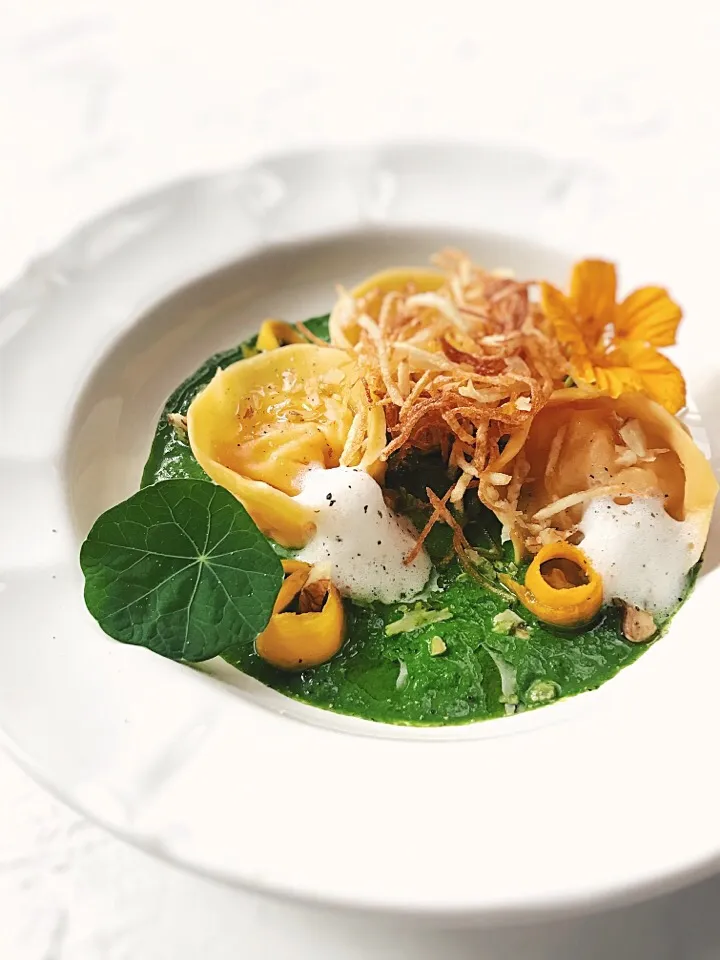 Lobster cappelletti,shunkiku sauce,marinated pumpkin,fennel foam,fried shoestring potato,nasturtium,walnut.|rick chanさん