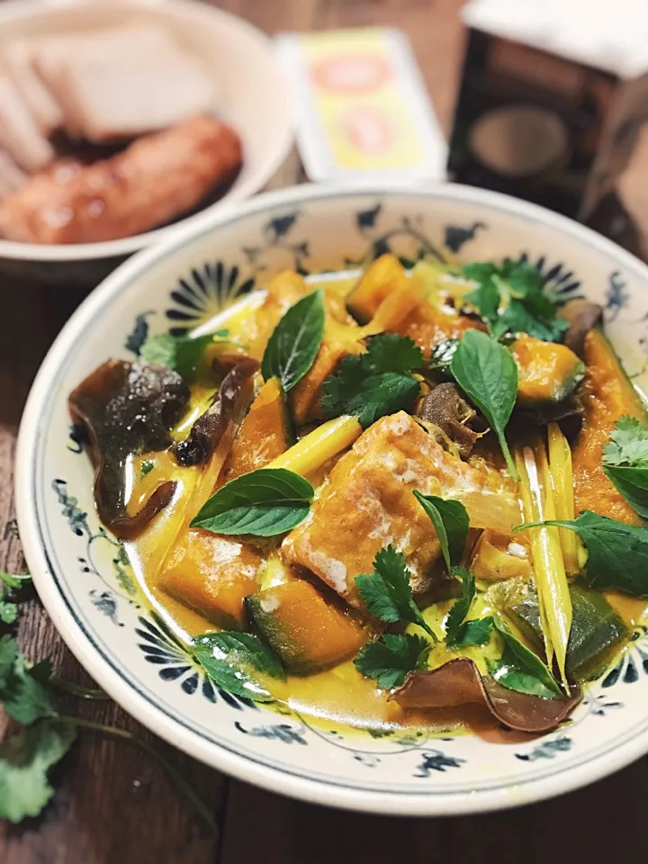 Vietnamese curry with pumpkin,wood ear mushrooms,deep fried tofu.|rick chanさん