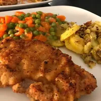 Snapdishの料理写真:Wiener #Schnitzel mit Dinkelpanier, #Braterdräpfel und Kaisergemüse|Dagmar Olympia Perdivaさん