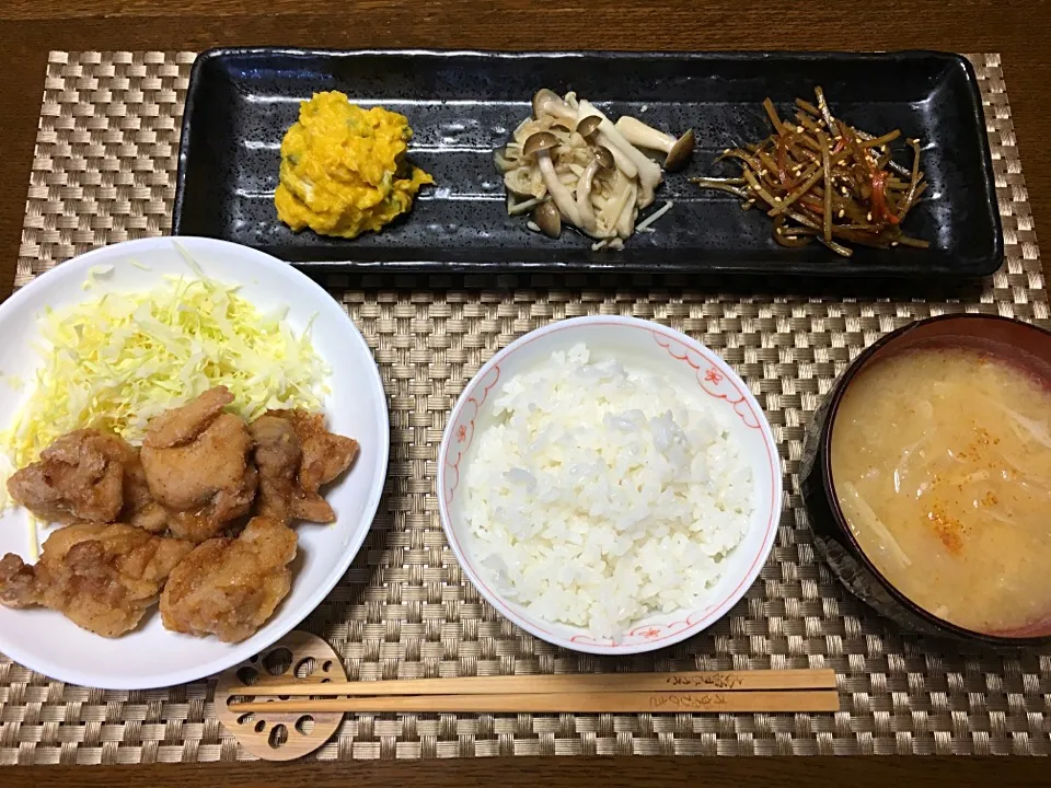 Snapdishの料理写真:#とりの唐揚げ#かぼちゃサラダ#きのこのバター炒め#きんぴらごぼう#玉ねぎと大根とえのきのお味噌汁|yuriさん